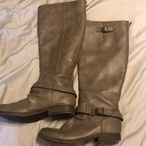 Grayish Brownish Boots.